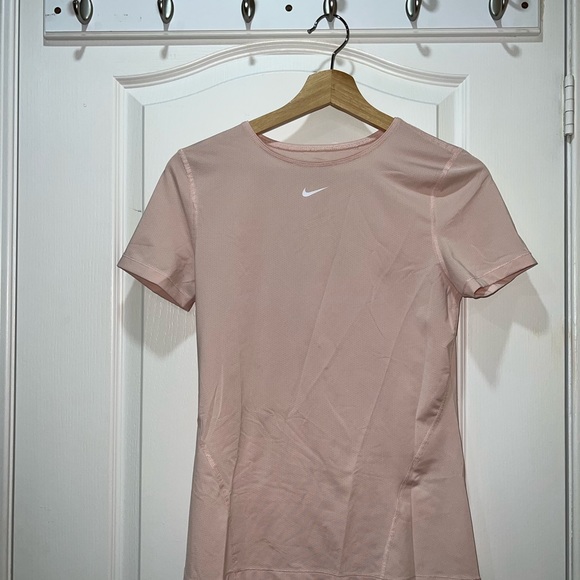 Lightly worn Nike tshirt - Picture 2 of 4